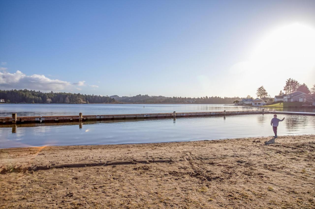 Regatta Park Lake House Lincoln City Exterior foto